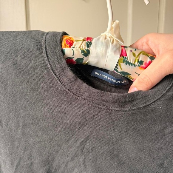 Brandy Melville black baby tee tshirt - Picture 3 of 3